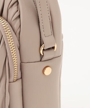 LA BAGAGERIE ランダムプリーツショルダーバッグ タテ グレージュ