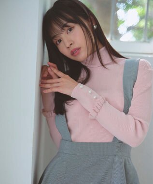 Feroux パールボタン リブタートル ニット ピンク系