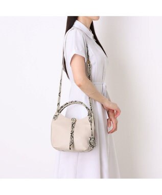 UNBILLION カシュカシュ cachecache / 1枚革風ショルダーベルト付ディテールトート