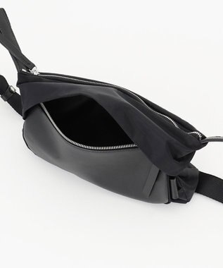 Y'SACCS リサイクルナイロン×カウレザー ラップミニショルダー ブラック