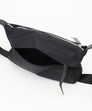 Y'SACCS リサイクルナイロン×カウレザー ラップミニショルダー ブラック