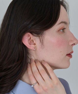  【金属アレルギー対応】【痛くないシリーズ】ツイストバービジューライトフィットイヤリング　シルバー