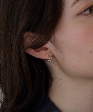 Phoebe ワンタッチスノーフラークフープピアス ゴールド