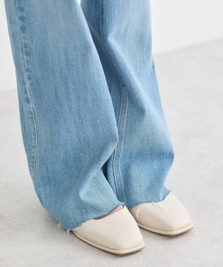 earth music&ecology セルフカットフレアデニムパンツ Light Indigo