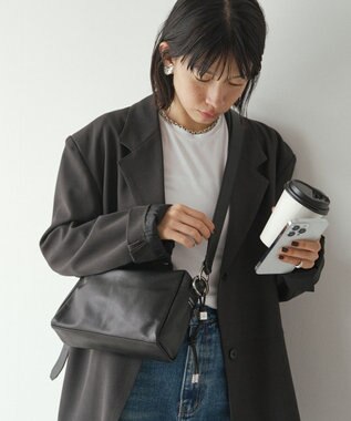 russet 【2025AW新作】レザースクエアショルダーバッグ(CE-1575) Black