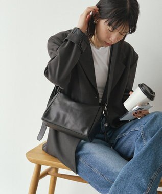 russet 【2025AW新作】レザースクエアショルダーバッグ(CE-1575) Black