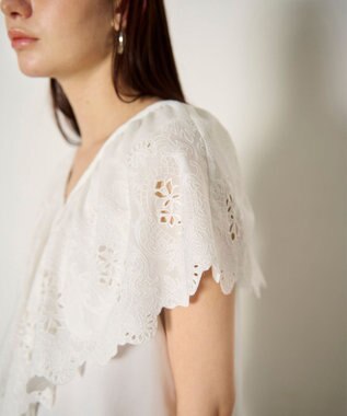 GRACE CONTINENTAL 刺繍ラッフルカラーノースリーブ トップ ホワイト
