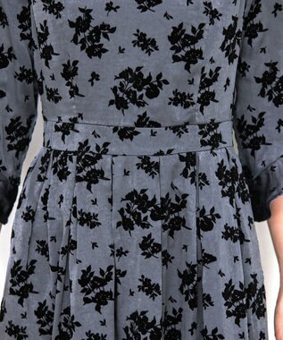Tiaclasse 【安田美沙子さん着用・洗える】フラワーフロッキーワンピース チャコール