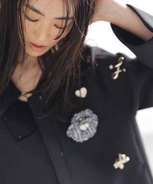 組曲 ウェーブラインブローチ ゴールド系