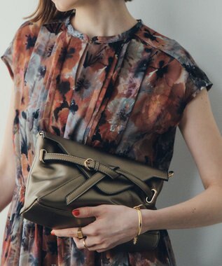 YECCA VECCA ベルトデザインチェーンバッグ