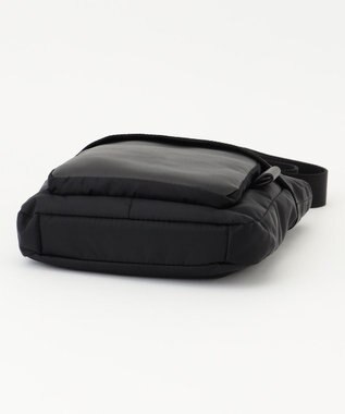 Y'SACCS リサイクルナイロン×カウレザー ラップポシェット ブラック