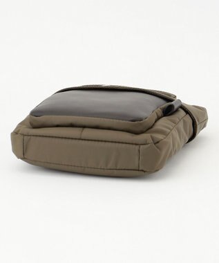 Y'SACCS リサイクルナイロン×カウレザー ラップポシェット カーキ