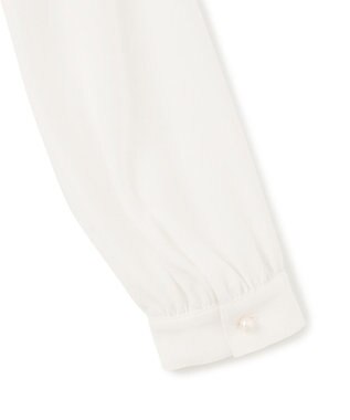 23区 【吸水速乾/UVケア/防シワ性】バックサテンアムンゼン パール釦 タック ブラウス ホワイト系