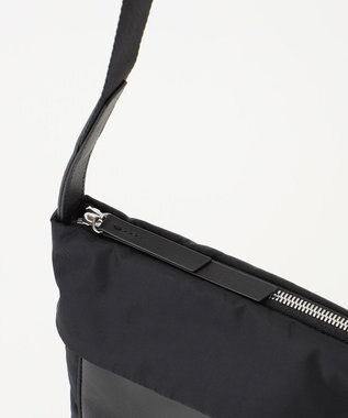 Y'SACCS リサイクルナイロン×カウレザー ラップポシェット ブラック