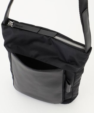 Y'SACCS リサイクルナイロン×カウレザー ラップポシェット ブラック