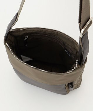 Y'SACCS リサイクルナイロン×カウレザー ラップポシェット カーキ