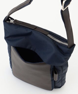 Y'SACCS リサイクルナイロン×カウレザー ラップポシェット ネイビー