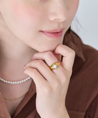 Phoebe 〈金属アレルギー対応〉アイコニックボリュームパールリング/ステンレス/大ぶり/存在感◎/主役級 ホワイト