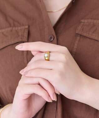 Phoebe 〈金属アレルギー対応〉アイコニックボリュームパールリング/ステンレス/大ぶり/存在感◎/主役級 ホワイト