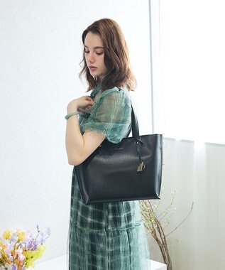 style code 【MERCURYDUO/マーキュリーデュオ】両アオリポケット サイド配色A4トートバッグ　 キーチャーム付 ブラック