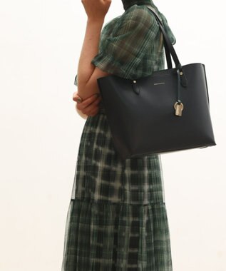 style code 【MERCURYDUO/マーキュリーデュオ】両アオリポケット サイド配色A4トートバッグ　 キーチャーム付 ブラック