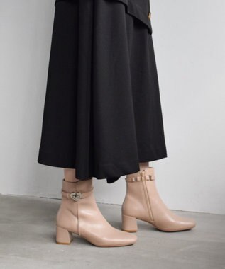 Bridget Birkin 【Bridget Birkin】ハート金具ベルトショートブーツ ベージュ