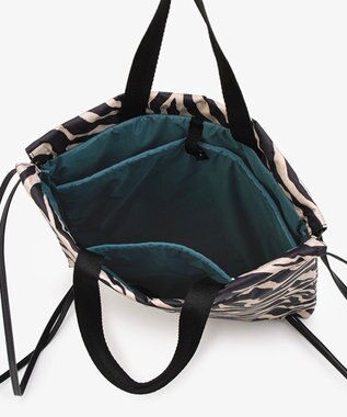 LeSportsac TH CITY KNAPSACK/アップタウンラフィアゼブラ/ブラック アップタウンラフィアゼブラ/ブラック