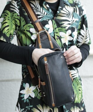 UNBILLION Otias シュリンクレザーオイル仕上げタテ型ボディバッグ ブラック