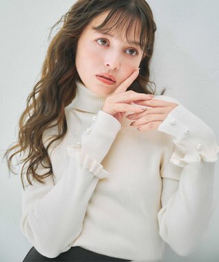 Feroux パールボタン リブタートル ニット アイボリー系