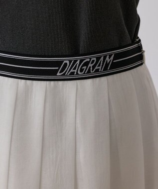 GRACE CONTINENTAL マットシアープリーツスカート ホワイト