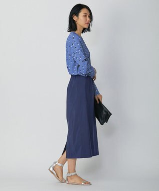 ICB 【UVケア・速乾】Back Satin Amunzen クルーネックブラウス スマルトブルー柄