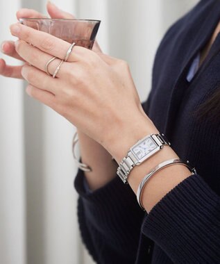 CITIZEN 【人気の長角ケース】電池交換不要の光発電エコ・ドライブ ウオッチ EW5620-55A シルバー