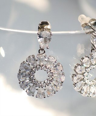 Tiaclasse 【金属アレルギー対応】クリスタルフラワーピアス シルバー