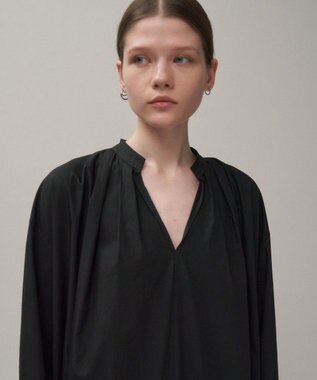 ATON NATURAL DYED COTTON LAWN | タックロングスリーブドレス BEIGE