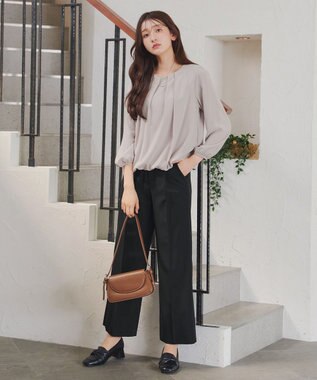 Tiaclasse 【洗える】ネックレス見えパーツ付きタックブラウス ベージュ