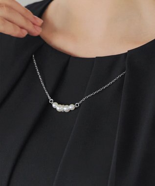 Tiaclasse 【洗える】ネックレス見えパーツ付きタックブラウス ブラック