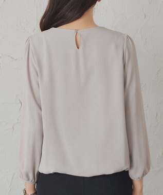 Tiaclasse 【洗える】ネックレス見えパーツ付きタックブラウス ベージュ