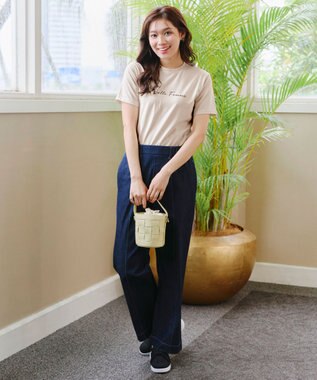 Tiaclasse 【洗える】シンプルロゴプリントTシャツ ベージュ(筆記体ロゴ）