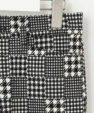 23区GOLF フレンチシックなスタイリングに！【WOMEN】チェック柄 テーパードパンツ ブラック系3