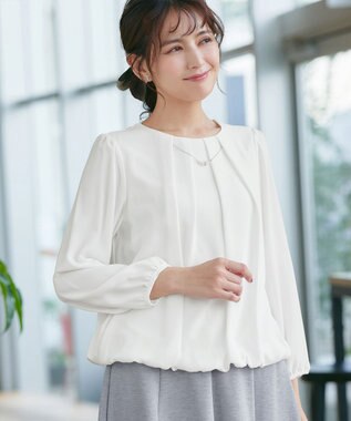 Tiaclasse 【洗える】ネックレス見えパーツ付きタックブラウス オフホワイト