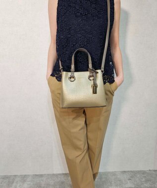 style code 【MERCURYDUO/マーキュリーデュオ】メタルアイレット　ミニショルダーバッグ、ハンドバッグ ゴールド