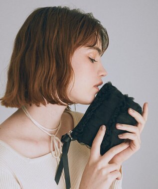 Maison de FLEUR チュールフリルポーチ