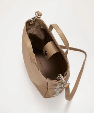 TOPKAPI 【TREASURE TOPKAPI】シュリンクレザー レース 刺しゅう ショルダー付 トートバッグ グレージュ