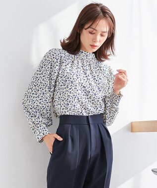  【先行予約・前後着用可】プティフラワープリントハイネック ブラウス
