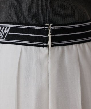 GRACE CONTINENTAL マットシアープリーツスカート ホワイト