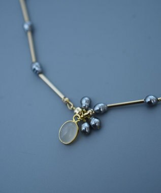 monshiro ガラスパールラインショート ネックレス シルバーグレー