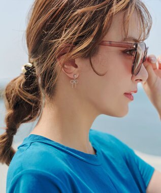 Tiaclasse 【安田美沙子さん着用/金属アレルギー対応/選べる2TYPE】チェーンリボン イヤリング・ピアス シルバーB（ピアス）