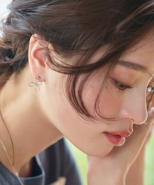 Tiaclasse 【安田美沙子さん着用/金属アレルギー対応/選べる2TYPE】チェーンリボン イヤリング・ピアス シルバーB（ピアス）