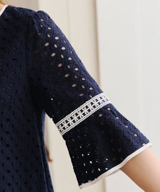 Tiaclasse 【小倉優子さん着用・洗える】パンチングレース配色チュニック ネイビー×オフホワイト