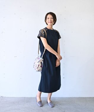 muuc 〈2WAY〉色糸花刺繍模様 ビニール生地 牛革ショルダー紐付き スクエアバッグ ホワイト